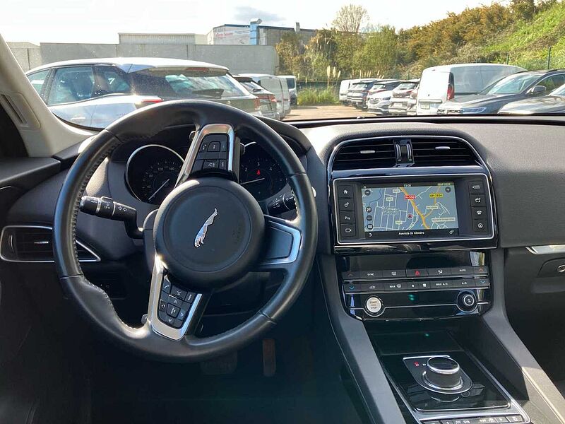 Jaguar F-Pace Diesel F-Pace 2.0i4D Prestige Aut. RWD 180